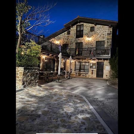 Posada Y Apartamentos Trebuesto De Guriezo Buitenkant foto