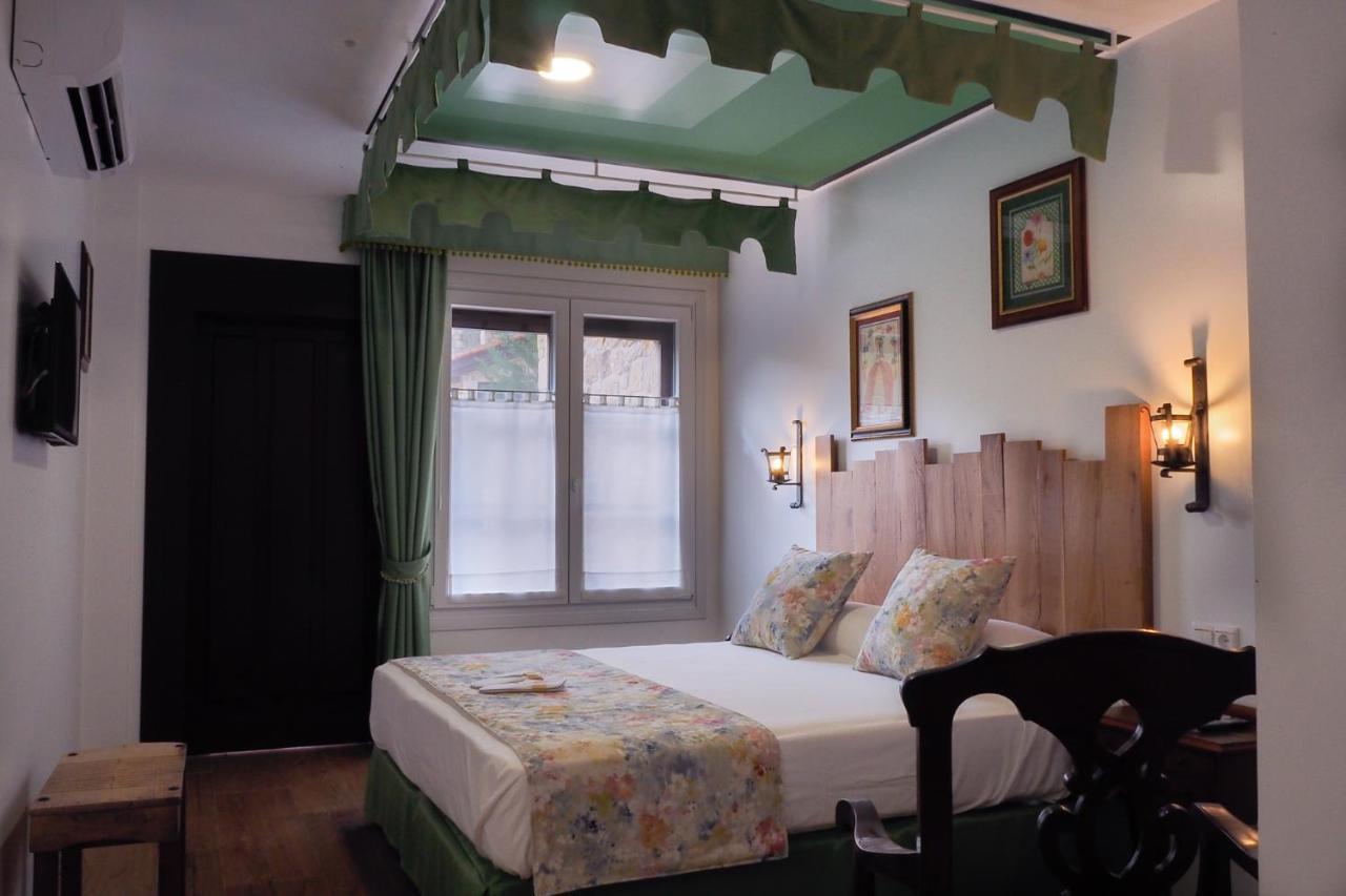 Posada Y Apartamentos Trebuesto De Guriezo Buitenkant foto