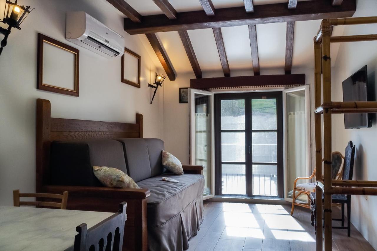 Posada Y Apartamentos Trebuesto De Guriezo Buitenkant foto