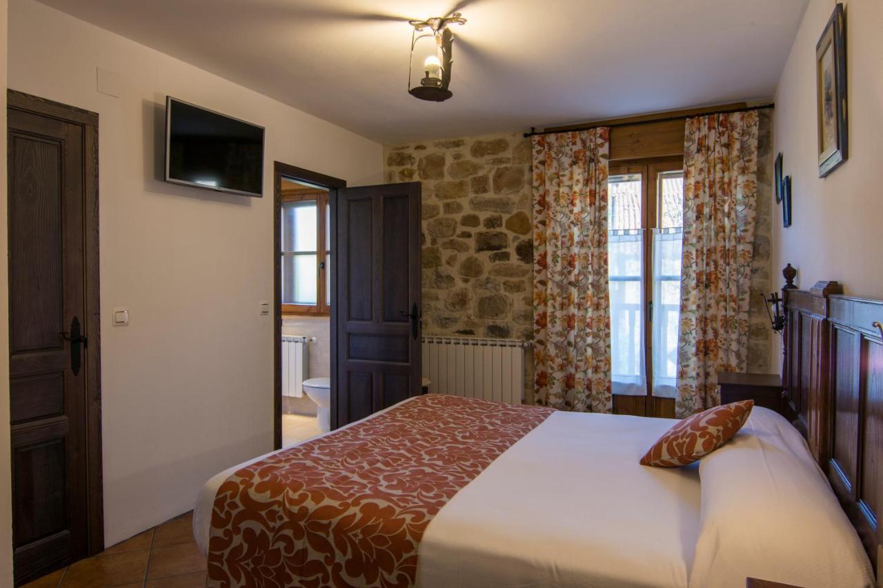 Posada Y Apartamentos Trebuesto De Guriezo Buitenkant foto