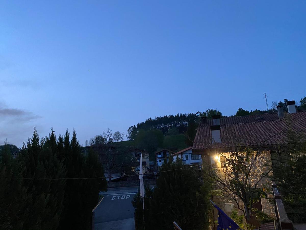 Posada Y Apartamentos Trebuesto De Guriezo Buitenkant foto