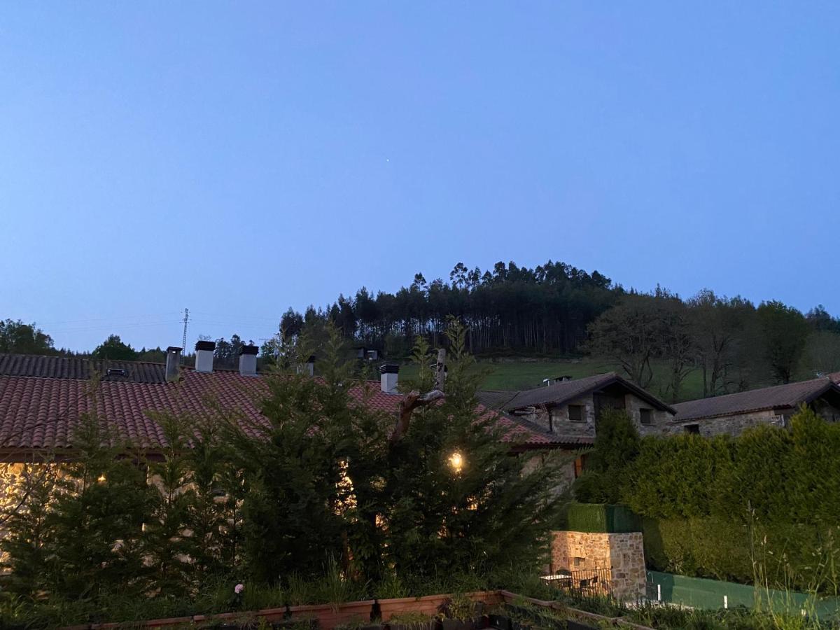 Posada Y Apartamentos Trebuesto De Guriezo Buitenkant foto